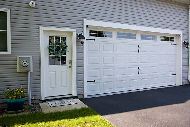 24/7 Emergency Garage Door Panel Replacement experts in Porter Heights, TX